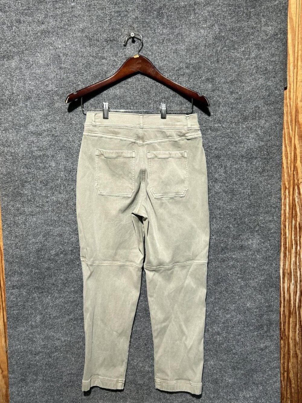 Spanx Pants Womens Medium Beige Stretch Twill Ankle Crop Pull On Pockets Casual - Picture 3 of 7